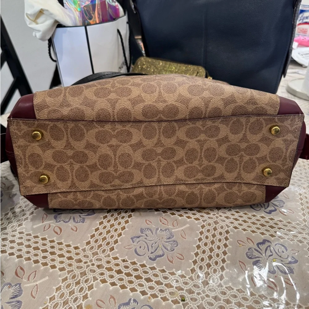 Great condition coach signature bag - Picture 2 of 3